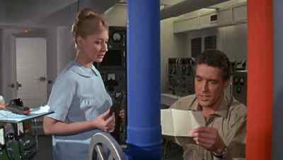 - How bad is he?
- I don't know. - Battle Beneath the Earth