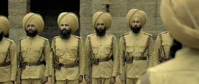 - How can he fight a war?
- Chanda Singh, you - - Kesari