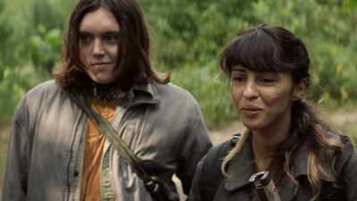 How come he's smiling?
[Chuckles] - The Walking Dead: World Beyond