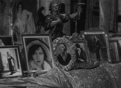 How could she breathe in that house so crowded with Norma Desmonds - Sunset Blvd