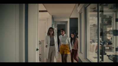- How did she get in your room?
- How did she get in my house? - The Imperfects