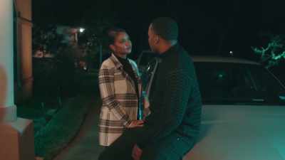 - How did you know I was here?
- I have your location. - Rain for Christmas