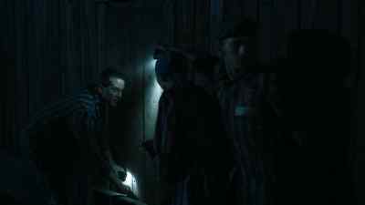 How did you know
this is the way in? - Hunters