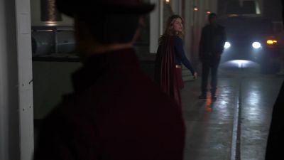 - How did you know we were coming?
- Fish and chips. - Supergirl
