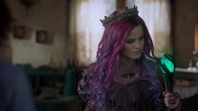 -How did Mal break my spell?!
-I don't know. - Descendants 3