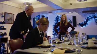 How do you decorate something - USS Christmas