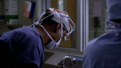 - How do we do this?
- You stand on my right side. - Grey's Anatomy