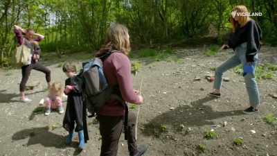 How do you imagine
what he is learning here - Stacey Dooley Sleeps Over