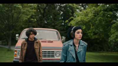 - How do you know it's him?
- Everyone's body has a specific sound. - The Imperfects