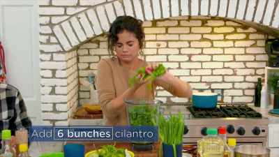- How do people, like, look graceful doing this on shows? - Selena + Chef