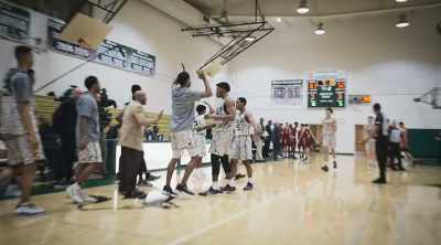 How does that happen? How...
It's a made basket. How does that happen? - Last Chance U: Basketball