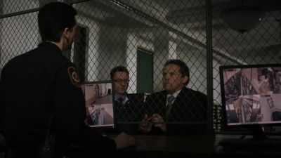 How you doing?
Detective Fusco, NYPD. - Person of Interest
