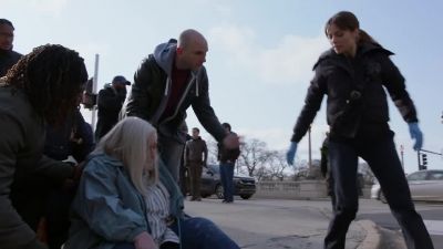 How we doing, ma'am?
What's your name? - Chicago Fire
