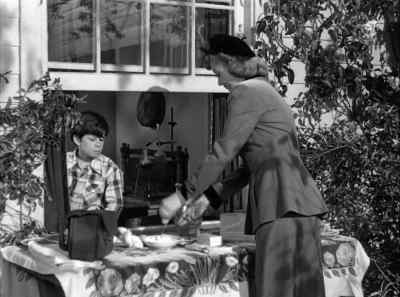 - How you doing, son?
- Not so good. - The Fuller Brush Girl