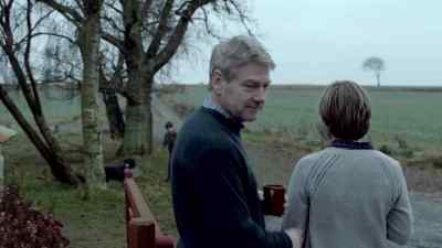 How d'you fix the
ringtones on those things? - Wallander