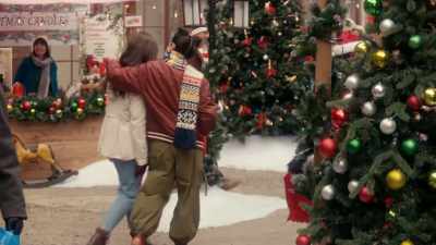 - How hard can that be?
- Three. Two. - A '90s Christmas