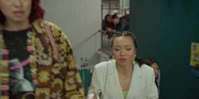 How hard is it for you to make
her memorize a script? - Fakes