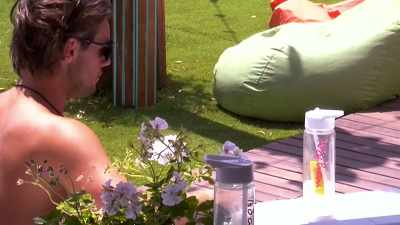 ...how he's speaking to you
isn't nice, or nice,
he's weird. - Love Island
