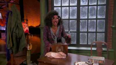 * How I hate little shoes
and little socks * - Annie Live!