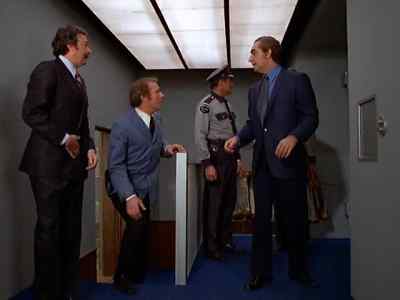 - How long?
- About ten seconds. Hey, what's up? - Mission: Impossible
