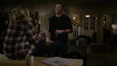 - How long are you gonna stay?
- Look, just stop, please. - Good Girls