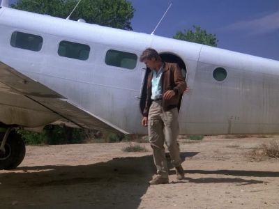 - How long we got?
- Oh, I don't know. - MacGyver