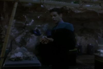 How long until that
scanner's ready, Chief? - Star Trek: Deep Space Nine