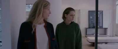 - How long will she be in Vienna for?
- Two days. - Personal Shopper