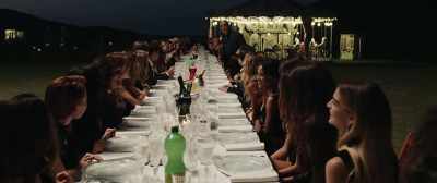 How many beautiful girls
we have tonight! - Loro 1