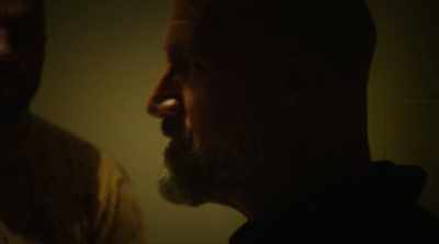 -How many, goddamn it?
-I am alone. - Armed Response