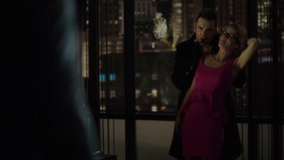 - How many?
- I can't tell. - Arrow