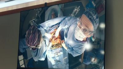How many people
are watching this? - The Resident