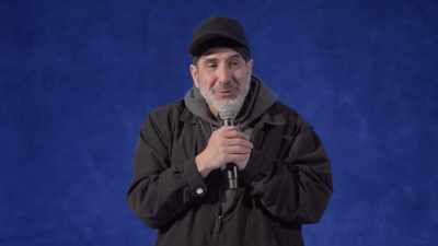 How many women have seen
a guy use a vacuum? - Dave Attell: Hot Cross Buns