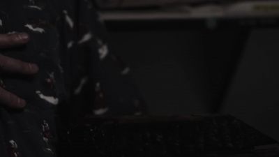 How many zombies are in here?
- Too many. - Z Nation