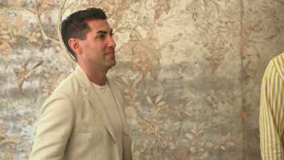 -How much is this house?
-We're priced reasonably. Um... - Buying Beverly Hills