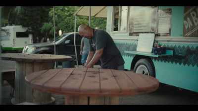 - How much onions you gonna cut?
- Uh, probably two pans. - Street Food: USA