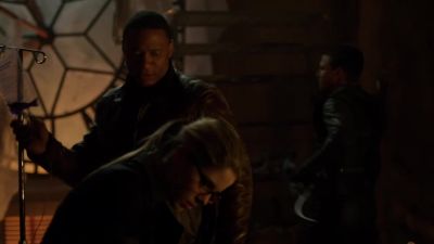 How much venom
do we have to keep him under? - Arrow