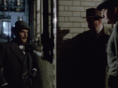 - How it ran?
- It is he. - Agatha Christie's Poirot