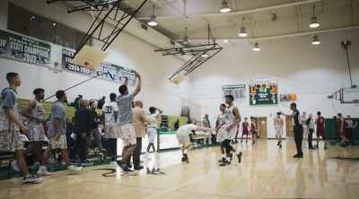 - How he the first one back?
- How has that happened? Timeout. - Last Chance U: Basketball