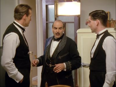 -How very odd.
-Maybe there'’s a loose
connection? - Agatha Christie's Poirot