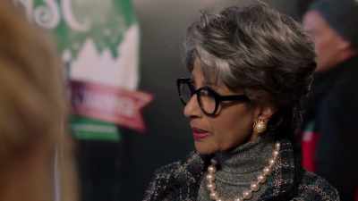 How would it be if you,
Travis, just, you know, - Ms. Christmas Comes to Town