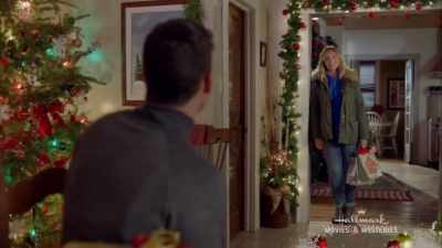 - How was your day?
- Better now that you're here. - A Veteran's Christmas