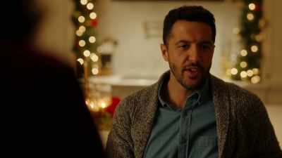How was your night?
- Very good. She's a great kid. - Mom's Christmas Boyfriend
