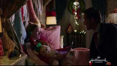 - How was your skating lesson?
- I'm learning a spiral. - Christmas at the Palace
