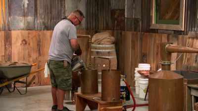 Howard, he's running some
mash over in his thumper. - Moonshiners: Master Distiller