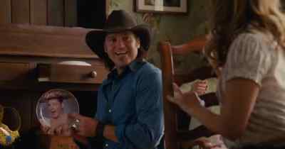 - Howdy!
- [Lorelai] Oh, no. - Hannah Montana: The Movie