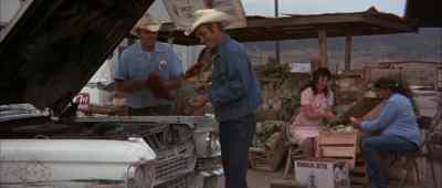 - Howdy, mister.
- Hi. - Junior Bonner