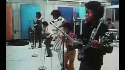 However, the
Jacksons, The Osmonds, - Larger than Life: Reign of the Boybands