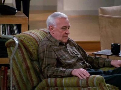 How's a corned beef sandwich
sound? - Frasier