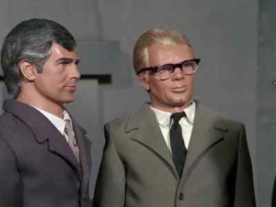 - How's it coming, Kelly? - Joe 90